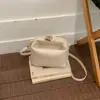 Bolsa Quadrada Pequena Simples Feminina 2026 Verão Nova Moda Cor Sólida Bolsa de Ombro Único Bolsa de Mão Casual Bolsa Transversal Retrô