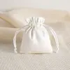 Suministro Directo de Bolsas de Gamuza Blanca para Joyería, Bolsas de Terciopelo con Cordón, Bolsas de la Suerte, Bolsas para Dulces de Boda, Bolsas Pequeñas de Tela, Hecho a Medida