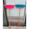 Venta al por mayor de fábrica escoba para el hogar escoba pequeña de plástico palo de madera escoba mágica individual juego de recogedor barrido de tareas domésticas
