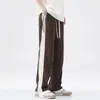 Calça Retro Americana para Homens Outono e Inverno 2026 High Street Fluida Tendência Listrada de Perna Reta Esportiva Casual Longa para Homens