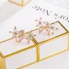 Pendientes de Clip Florales Curvos Dulces y Frescos Estilo Femenino Coreano con Pendientes de Circonita, Pendientes Elegantes, Estilo Retro de Hong Kong