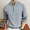 Suéter de punto para hombre con cuello alto y media cremallera, tejido gris, versátil para ir al trabajo, casual y cálido, para otoño e invierno, cuello semi-alto