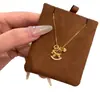 Novo Colar de Moeda Carrossel para Mulheres, Anel Rotativo em Formato de Coração Dourado Vintage com Pedras Totais, Cavalo de Balanço Listrado, Gargantilha Retrô