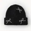Estilo Nuevo Otoño e Invierno Inspirado en Chanel Color Sólido Lazo Versátil para Mujer Circunferencia de Cabeza Grande Engrosado Cálido Protector de Orejas Gorro de Punto
