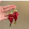 Brinco Gancho com Pingente de Borla de Concha em Formato de Peixe Feminino Estilo Palácio Retrô Brincos Personalizados Luxo Acessível Brincos de Nicho de Alta Qualidade para Mulheres
