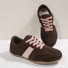 Tênis de Treino Alemão Retro Cruzado Nova Primavera Outono Feminino Listras Laterais Sola Plana Casual Sapatos Únicos Versátil Emagrecedor Tamanho Grande Comércio Exterior Feminino