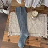 Sapatos, meias de algodão para panturrilha feminina, meias de lã grossas e quentes para outono e inverno, meias longas listradas com gola V estilo coreano em off-white