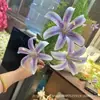 Nueva Flor de Lirio Dorado de 3 Cabezas Impresa en 3D Lirio Silvestre Decoración para Salón de Bodas Flor Artificial Exportación Directa Fabricante de Flores Artificiales Venta al por Mayor