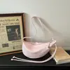 Bolsa feminina de couro macio de alta qualidade, grande capacidade, nova moda 2026, bolsa transversal versátil, bolsa tipo sela de bolinho para o dia a dia