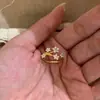 Anillo único de cielo estrellado dorado estilo vintage, versátil para el uso diario, anillo de diamante para mujer con pentagrama de lluvia de meteoros