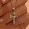 Colgante de Cruz Gótica con Imitación de Zirconia de Diamante Completo Vintage para Mujer, Cadena para Clavícula de Acero de Titanio de Lujo Ligero de Nicho, No se Desvanece