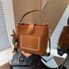 Bolsos de Diseño de Moda Transfronterizos para Mujer Otoño e Invierno 2026 Nuevo Estilo Popular Bolso Cruzado con Correa Ancha para el Hombro Bolso de Mano Retro Bolso Cubo