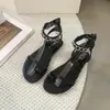 Sandálias de Tira de Corrente de Metal para Mulheres 2024 Verão Novo Estilo Destacável Duas Formas de Usar Férias Chinelo Bico Aberto Planas Romanas