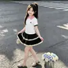 Conjunto de Dos Piezas de Verano Delgado Casual para Niñas, Camisa Polo a Bloques de Color Estilo Universitario Coreano y Falda de Encaje tipo Pastel, 2026