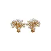 Pinzas para Orejas de Flor y Perla Chapadas en Oro Real de 18 Quilates, Lujo Accesible, Pendientes de Gama Alta, con Estilo y Elegantes, Pendientes Exquisitos y Versátiles para Mujer