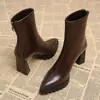 Botas Curtas Bico Fino para Mulheres 2026 Outono e Inverno Novo Estilo Tendência Salto Alto Bloco Pequenas Botas Slim Francesas Botas Martin Elásticas