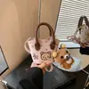 Mini bolso bordado de oso de dibujos animados, lindo y retro, un bolso de mano elegante para niñas, perfecto para salidas casuales y fácil de llevar