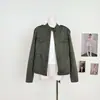 Chaqueta corta de motociclista vintage desgastada estilo americano para mujer, chaqueta de trabajo con cuello mao en verde té oscuro y caqui claro con pelo de conejo