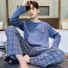 Nuevo conjunto de pijama casual para hombre de primavera y otoño, con un diseño de manga larga, corte holgado y estilo coreano que se puede usar como ropa de estar en casa o incluso como ropa exterior.