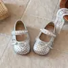 Sapatos de Princesa para Meninas Primavera e Outono Novo Estilo Coreano Versátil Sapatos Pequenos de Couro Infantis Retro Bolinhas Menina Bebê Corte Baixo Sapatos Únicos