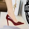 8351-K117 Estilo Europeo y Americano Elegantes Zapatos de Salón de Tacón Alto Fino Puntiagudos Planos Charol Hebilla en Forma de V Sexy para Mujer