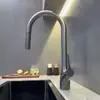 Torneira de Cozinha Extensível Cor Cinza-Arma de Cobre Puro para Uso Doméstico, Adequada para Pia e Lavagem de Louça, com Água Quente e Fria e Recursos Anti-Salpicos