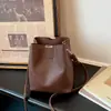Bolso bandolera elegante y moderno, bolso nuevo para mujer a la moda y casual, bolso cubo simple personalizado verano 2026