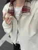 Chaqueta de cuadros patchwork Cleanfit para hombre, primavera y otoño, abrigo de alta gama elegante con cuello de solapa, chaqueta de béisbol de marca moderna para parejas