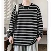 Moderna y elegante, esta camiseta de rayas de manga larga para hombres y mujeres es perfecta para otoño e invierno.. Es cómodo, casual e ideal para el uso diario