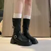 Fivela de Cinto Estilo Britânico Botas Martinas Emagrecedoras para Mulheres com Zíper Traseiro, Salto Grosso, Botas de Montaria Versáteis de Cano Médio