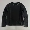 Camiseta de manga longa com gola redonda e barra relaxada para o outono, camisa base feminina versátil de caimento justo em cor sólida, top básico
