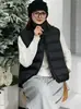 Elegante y ligero chaleco de algodón grafito para mujer, con cuello alto, un nuevo diseño otoño/invierno 2026, y un look versátil y a la moda.