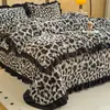 Invierno Estilo Hepburn Leche Polar Colcha Estilo Juego de Cama de Cuatro Piezas Volantes Engrosado Cálido Funda Nórdica Sábana Juego de Tres Piezas
