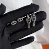 Brincos de zircônia com diamantes estilo frio, todos combinados, brincos de nariz de porco simples e modernos, brincos elegantes europeus e americanos requintados para mulheres