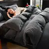 Estilo Lujo Ligero Invierno Color Sólido Leche Polar Cálido Juego de Cama de Cuatro Piezas Funda de Edredón de Franela Doble Cara Sábana Ajustable Ropa de Cama Más Juego de Polar