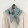 Novo Lenço Triangular Pequeno de Cor Pura Lã Australiana Mesclada Tricotado Turbante Feminino Outono e Inverno Xale Externo Quente