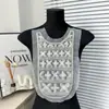 Tecido de Renda com Aplique Floral Tridimensional, Gola Frontal com Pedraria, Patch Bordado com Strass Rosa, Acessórios Decorativos para Base de Vestido de Festa