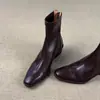Botas Curtas Chuyuji Estilo Francês Bico Quadrado Salto Baixo Europeias e Americanas Salto Grosso com Zíper nas Costas, Novas Botas Curtas Versáteis da Moda Outono