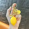 Nuevo Llavero Creativo de Resina con Forma de Fruta Limón para Coche Colgante para Bolso de Mujer Llavero de Pareja Pequeño Regalo Venta al por Mayor