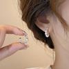 Aretes de botón de perlas de plata 925 estilo ins para mujer, nicho de moda de lujo ligero de alta gama, aretes versátiles, aretes elegantes retro