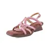 Primer Encuentro: Sandalias romanas de cuña con punta cuadrada tejida y tiras cruzadas, estilo retro de nicho, con punta abierta y sensación cómoda