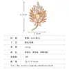 Broche de pluma de piedra preciosa de cristal de lujo, pin de solapa de traje exquisito de alta gama, accesorio versátil para vestidos de banquete, accesorio elegante de nicho