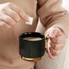 Taza de café de lujo ligera a rayas, taza de agua de cerámica sencilla, taza para parejas, taza creativa para el té de la tarde en la oficina.