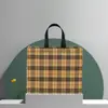 Sacolas TNT Personalizadas para Lojas de Roupas, Sacolas de Compras Impermeáveis para Roupas, Sacolas Tote Bag TNT, Sacolas Ecológicas Estampadas em Cores em Estoque