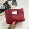 Bolso cuadrado pequeño retro de alta gama estilo coreano para mujer, nuevo diseño de nicho otoño 2026, bolso de mano tipo sobre, bolso de noche