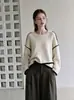 Novo suéter de malha com blocos de cor estilo minimalista, corte solto, gola redonda para mulheres, um top versátil e que rejuvenesce, perfeito para primavera e outono, com um design estiloso