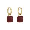 Otoño e Invierno nuevos aretes colgantes rojos de dos piezas estilo retro francés diseño nicho femenino cubo geométrico azúcar arete de hebilla