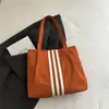Bolso tote de lona de gran capacidad estilo casual coreano 2026 para mujer, nuevo bolso de mano de moda para estudiantes, adecuado para la escuela y el trabajo