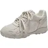 Zapatos de Entrenamiento Alemanes que Aumentan la Altura 6cm para Mujer 2026 Otoño/Invierno Nuevo Estilo Zapatos Casuales Color Avena Zapatos Blancos Zapatos para Mujer que Aumentan la Altura Interior