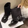 Primeiro Encontro Temporada Punk Garota Quente Sandálias de Tanga Shorts de Bumbum Calças Botas de Perna Mulher Verão 2026 Nova Chegada Moda de Nicho Sandálias de Salto Alto Metálicas